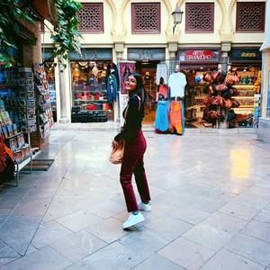 Meet your Posher, Anapaula